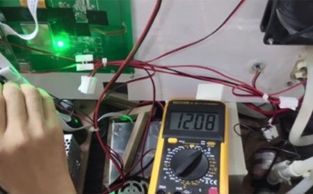 激光洗眉機(jī)開機(jī)屏幕不亮怎么修理