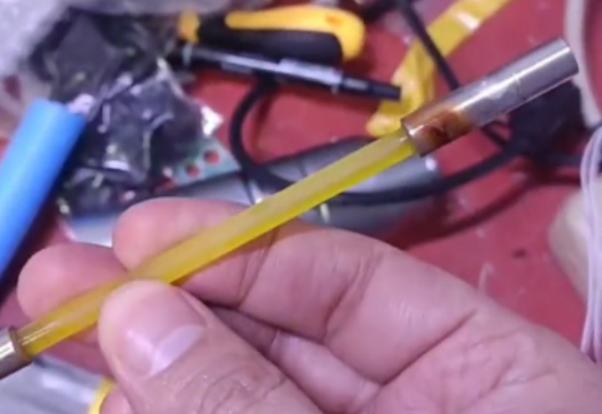 激光小皮秒開機(jī)不出光屏閃退故障維修案例
